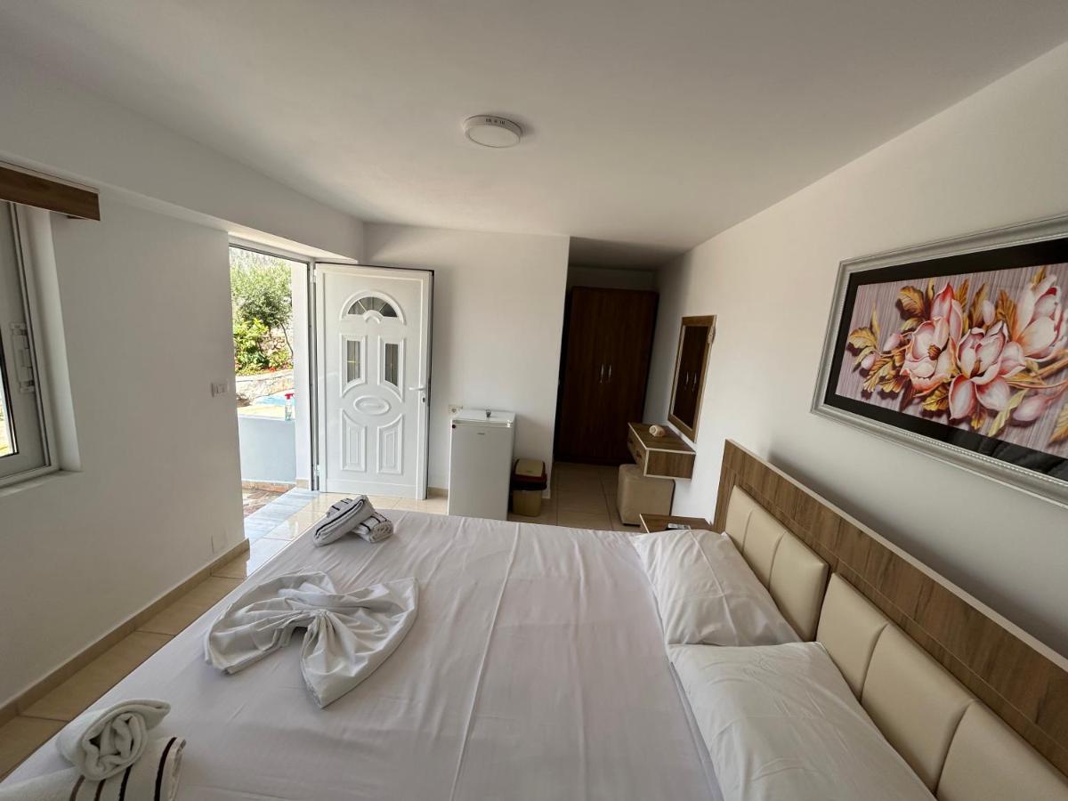 Eri Rooms Sarandë Exteriör bild
